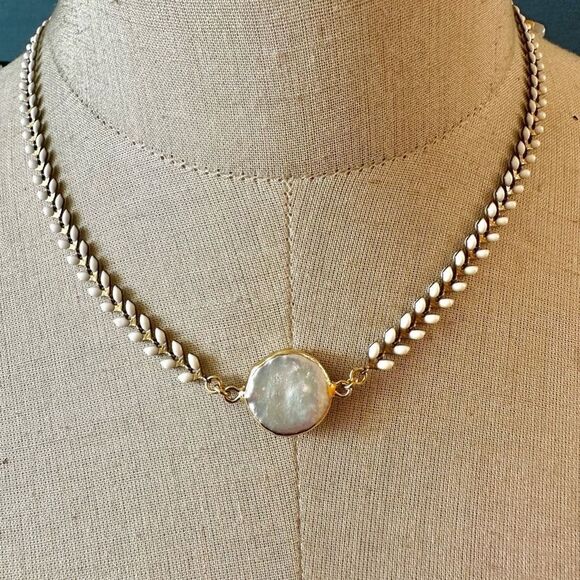 Abalone pendant necklace with white beaded chain - Picture 1 of 11